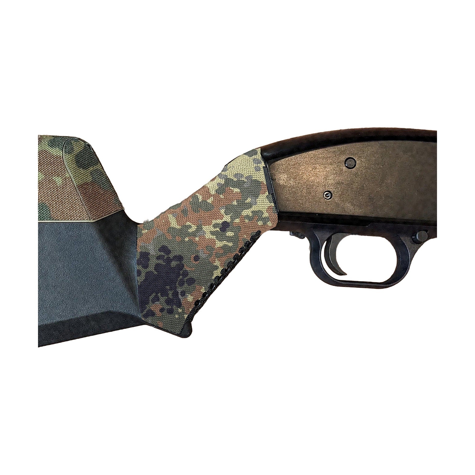 Magpul SGA — Mossberg 500/590 Cordura grip wrap, Flecktarn